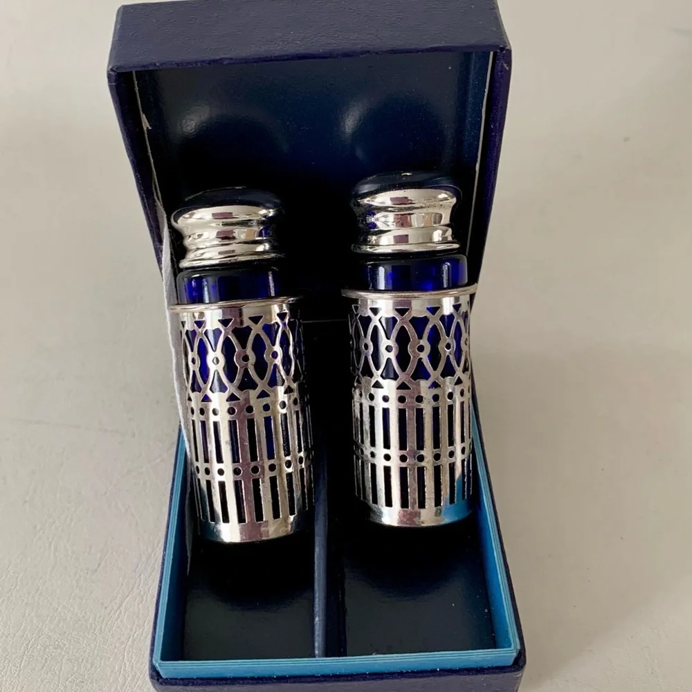 Salt and paper shakers